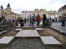 Tým akademického sochaře Petra Váni odkryl na Staroměstském náměstí v Praze...