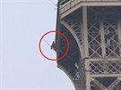 Horolezec vyplhal na Eiffelovu v