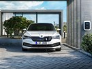 Hybridní Škoda Superb - domácí nabíječka