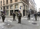 Vojáci francouzské protiteroristické skupiny "Vigipirate Mission" poblí místa...