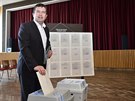 Pedseda SSD Jan Hamáek volil v Mladé Boleslavi. (24. kvtna 2019)