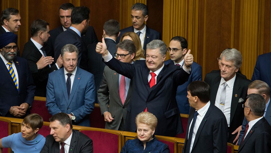 Ukrajinský exprezident Petro Poro�enko na inauguraci svého nástupce Volodymyra...