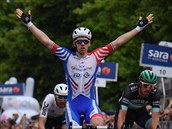 Francouz Arnaud Dmare z FDJ - Groupdama se raduje z triumfu v dest etap...