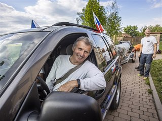Posádka dopraví člun do řecké Attiky (19. 5. 2019).