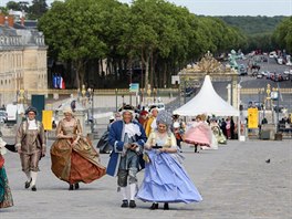 Pátý roník Versailles F&#234;tes Galantes pilákal milovníky kostým z celého...