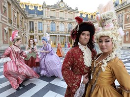 Nesmli chybt ani fotky na nádvoí ve Versailles (27.5.2019). 