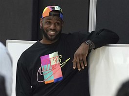 LeBron James zael na prvn tiskovou konferenci Franka Vogela coby trenra LA...