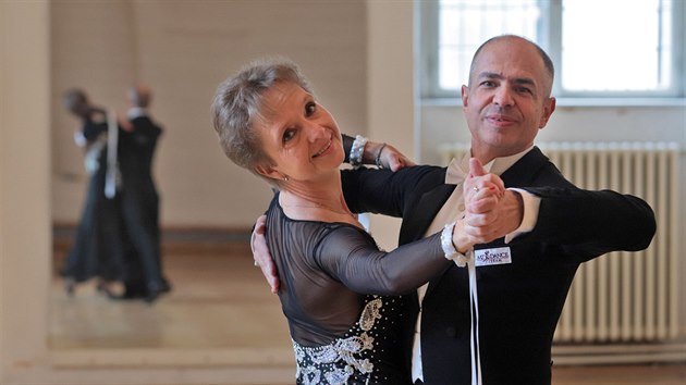 Bohuslav Benýšek a Lenka Benýšková tančí v seniorské kategorii.