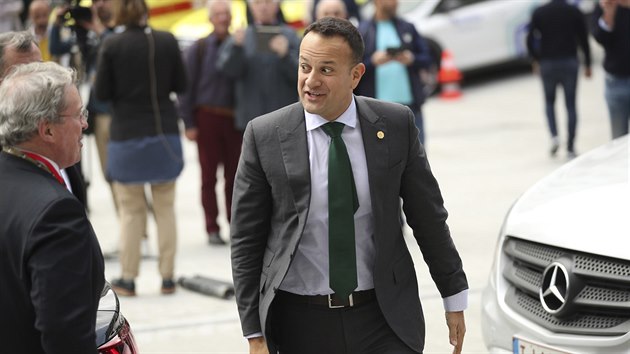 Irsk premir Leo Varadkar pichz na setkn Evropsk lidov strany ped summitem EU v Bruselu (28. 5. 2019).