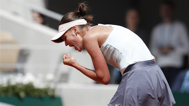 PEKVAPEN. Veronika Kudrmtov pehrla v prvnm kole Roland Garros dnskou hvzdu Caroline Wozniackou, turnajovou tinctku.