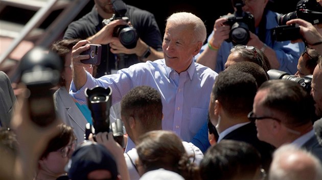 Nkdej americk viceprezident Joe Biden ve Filadelfii na shromdn ped nkolika tisci lidmi vyzval k jednot. (18. kvtna 2019)