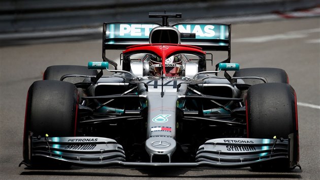 Lewis Hamilton z Mercedesu bhem trninku na Velkou cenu Monaka.