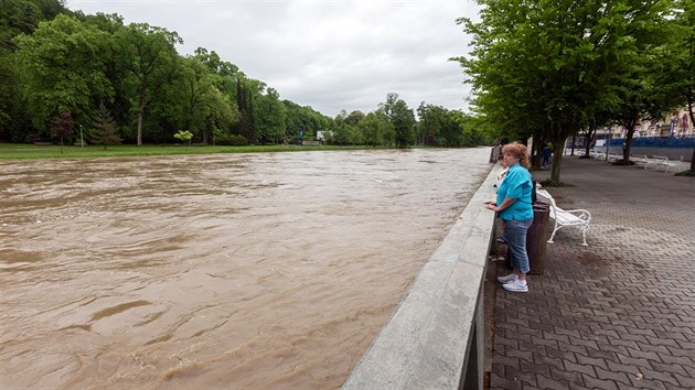 Teplice nad Bečvou (okres Přerov), kvůli vydatným srážkám se řeka Bečva dostala na některých místech až na třetí stupeň povodňové aktivity. (23. 5. 2019)