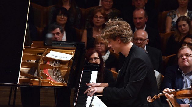 Pianista Jan Lisiecki na Praskm jaru 2019