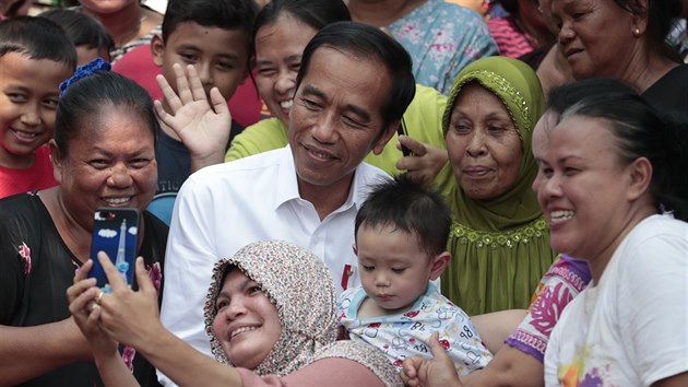 Indonsk prezident Joko Widodo bhem prezidentskch voleb v roce 2019. Obhjil v nich svj mandt. (21. kvtna 2019)