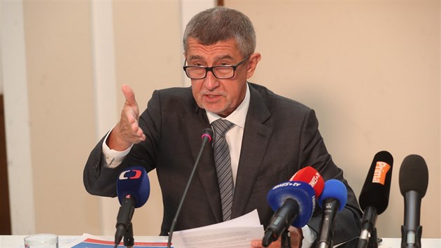 Premir Andrej Babi na tiskov konferenci s ministryn financ za ANO Alenou Schillerovou. (20. kvtna 2019)