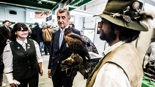 Andrej Babi a kn Harrisovo bhem kampan do eurovoleb na vstaviti v Lys nad Labem. (22. kvtna 2019)