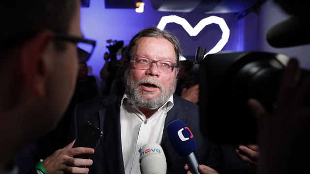 Alexander Vondra ve volebn�m �t�bu ODS. (26. kv�tna 2019)