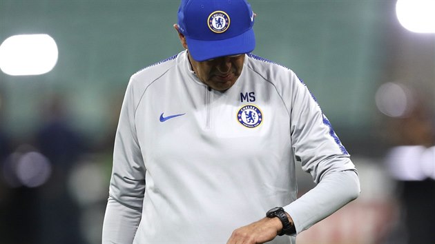 Italsk kou Maurizio Sarri na trnink fotbalist Chelsea ped finle Evropsk ligy proti Arsenalu.