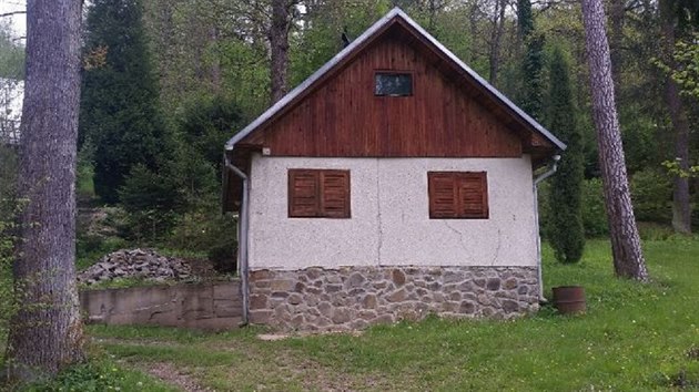 Chata v osad Jitenka v katastru obce Nevojice na Vykovsku pedtm, ne se jej nov majitel Petr Kratochvl pustil do pestavby.