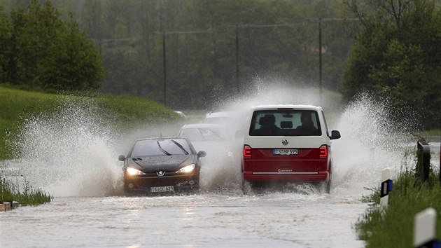 Zaplaven silnice u bavorsk obce Marquartstein (21.kvtna 2019)