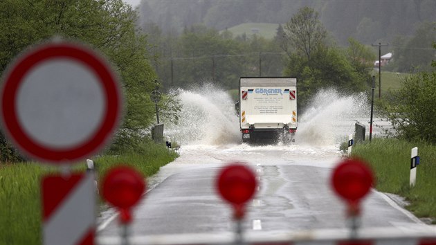 Zaplaven silnice u bavorsk obce Marquartstein (21.kvtna 2019)