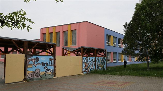 Základní škola Za Chlumem Bílina, kde se odehrál incident mezi dvanáctiletou školačkou a učitelem, který od ní dostal facku.