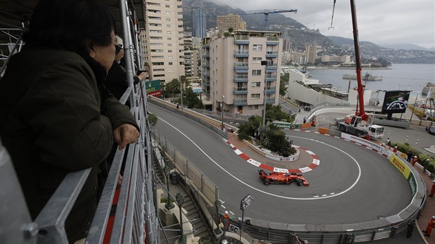 Charles Leclerc v trninku na Velkou cenu Monaka.