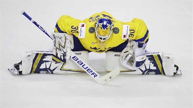 vdsk brank Henrik Lundqvist se protahuje na led.