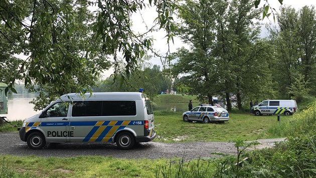 Policie oznmila nlez lidskho tla ve Vltav v Podbab. (20. 5. 2019)
