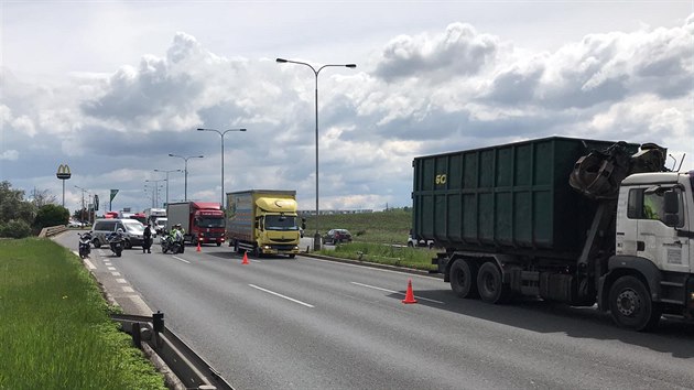 Nehoda nkladnho a osobnho auta na dlnici D8 u Letan. (21.5.2019)