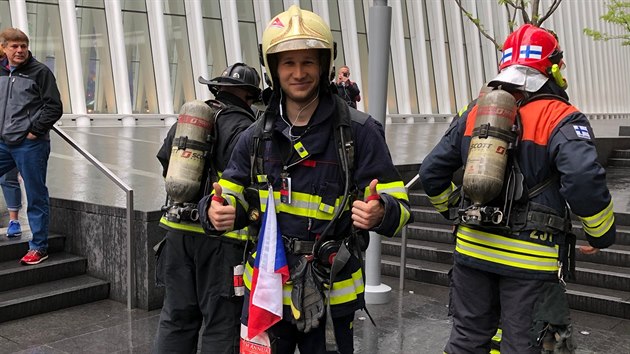 Tom Jindra ped startem vzpomnkovho zvodu New York City Memorial Stair Climb