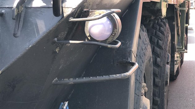 Na Jižní spojce se srazilo auto s vojenskou houfnicí. (24.5.2019)