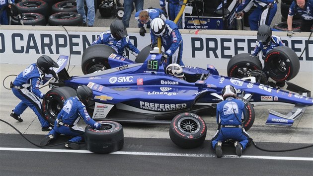 Ed Carpenter u svch mechanik bhem 500 mil v Indianapolis