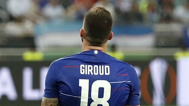 Olivier Giroud z Chelsea lituje zahozen ance proti Arsenalu.