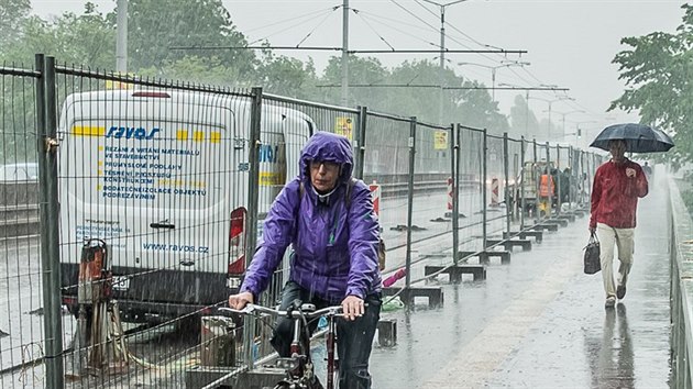 Kvli opravm mostu U Soutoku se v Hradci Krlov ekaj komplikace a kolony (20. 5. 2019).