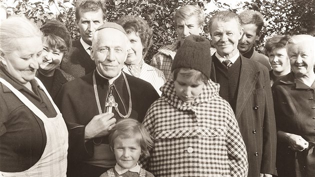 Kardinl Josef Beran s rodinou v roce 1963