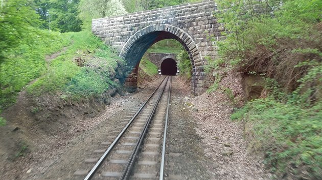 Jizerskohorsk zubaka ped Dolnopolubenskm tunelem