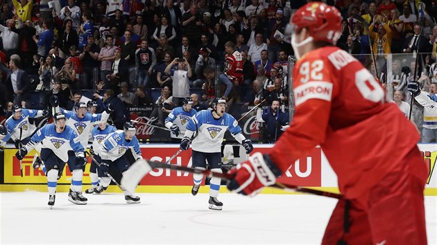 Finsk radost z postupu do finle v kontrastu se smutkem hokejist Ruska.