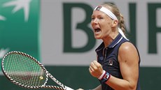 Nizozemka Kiki Bertensová slaví postup do druhého kola Roland Garros.