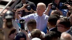 Nkdejí americký viceprezident Joe Biden ve Filadelfii na shromádní ped...