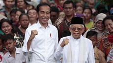 Indonéský prezident Joko Widodo (vlevo) po prezidentských volbách v roce 2019....