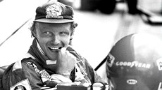 Automobilový závodník Niki Lauda ped startem na Velké cen Nmecka (22....