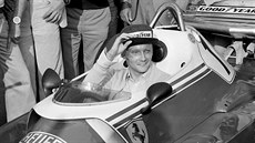 Automobilový závodník Niki Lauda ván havaroval 1. srpna 1976 na Velké cen...