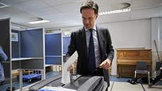 Nizozemský premiér Mark Rutte u voleb do Evropského parlamentu (23. kvtna 2019)