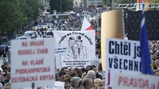 V Praze lidé u potvrté demonstrují za nezávislost justice a za odvolání...