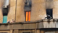 Mu v Itálii musel ped ohnm utéct na okenní ímsu