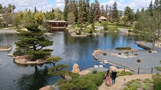 Pohled na unikátní japonskou zahradu v sousedství istírny odpadních vod