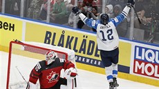Finský útočník Marko Anttila prostřelil kanadského brankáře Matta Murrayho.