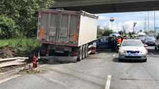 Nehoda nákladního a osobního auta na dálnici D8 u Letan. (21.5.2019)